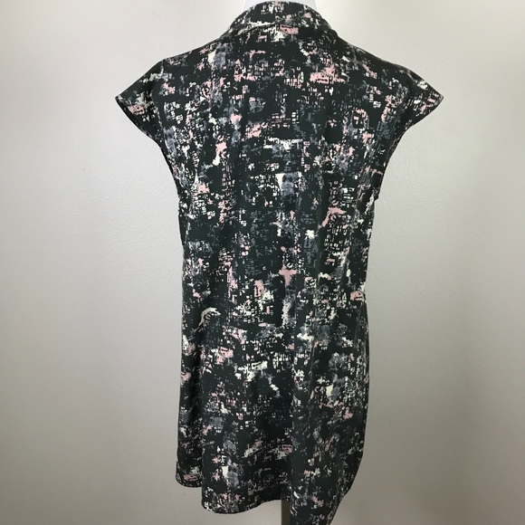 3/$20 Liz Lange Printed Maternity Tunic - Picture 4 of 4